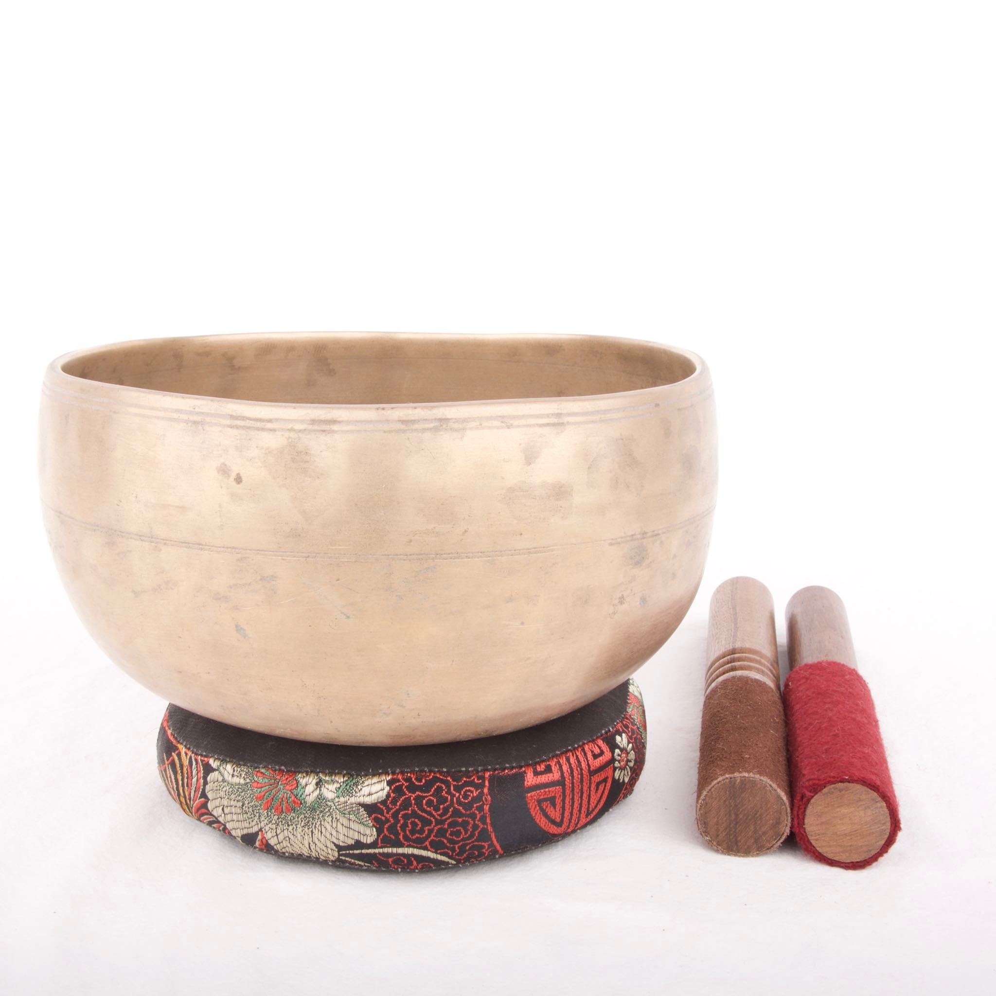 A singing bowl missing link discovered