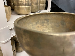 A new detail emerges in the history of singing bowls